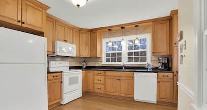 Dog Friendly House Near Duke + Downtown + Airport