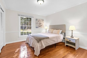 3 bedrooms, travel cot, free WiFi - 10min-Duke Hospital+Uni+DTWN. AT&T fiber internet (Durham)