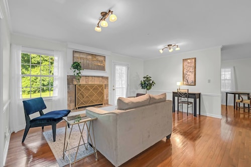 10min>Cameron, Near Hospital, Univ, Dtwn, dogs ok