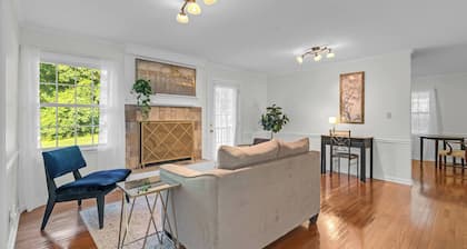 10min to Duke University + downtown. Dogs welcome!