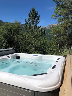 Baignoire à remous extérieure
