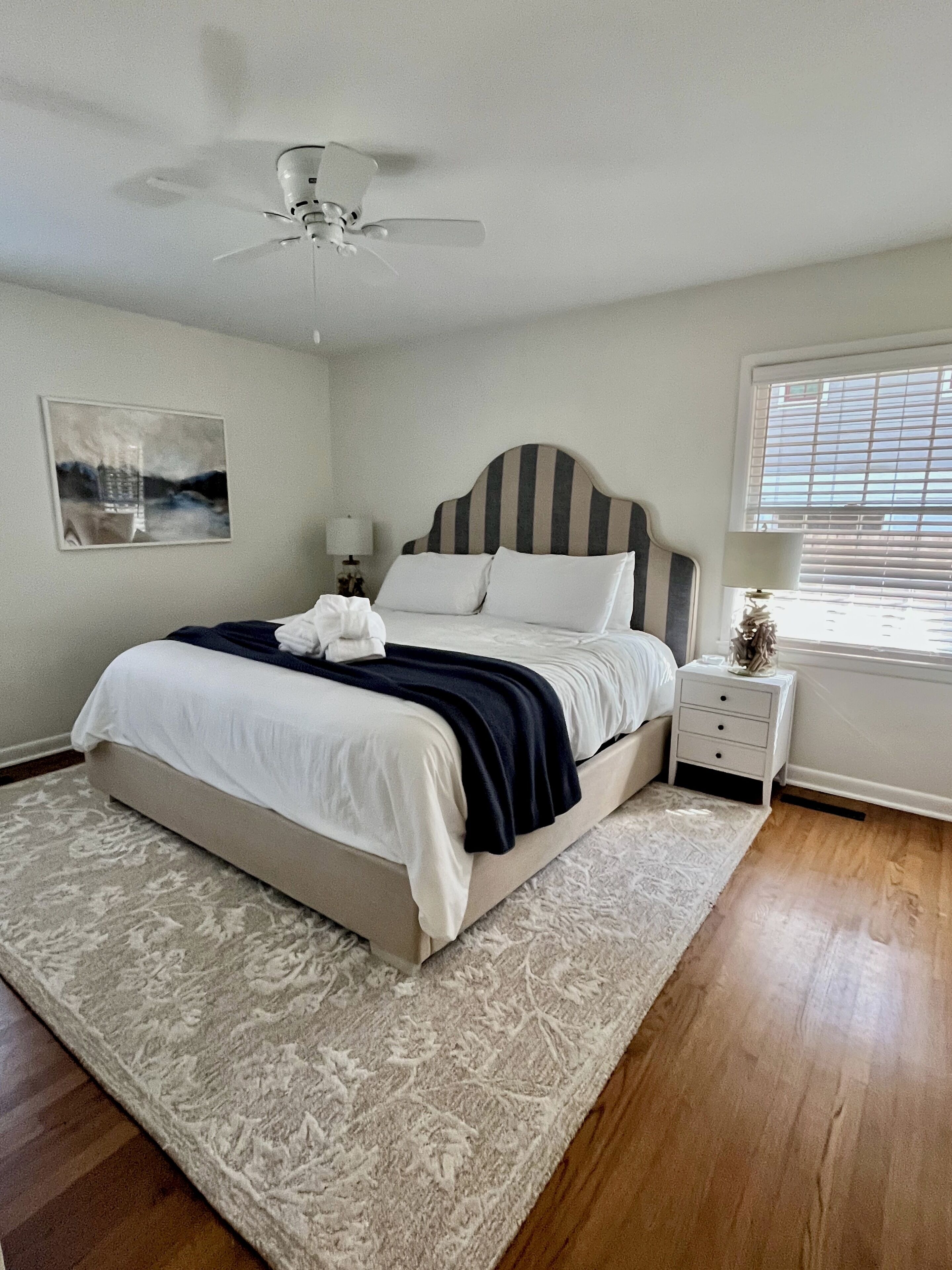 3 soverom, strykejern/-brett, reiseseng for barn og wi-fi (inkludert)