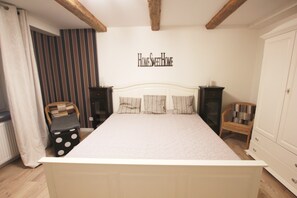 2 habitaciones, tabla de planchar con plancha y cuna de viaje 