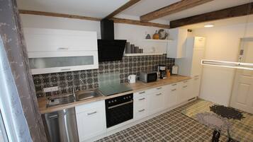 雪櫃、微波爐、焗爐、爐具