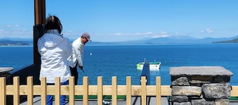 Nice place, great lakeside location
*Heated Pool
*Spa Bath
*Wi-Fi
*SKY TV