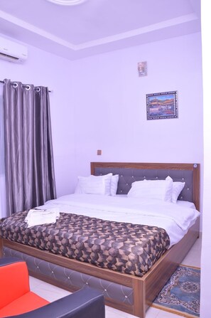 Deluxe Double Room | Desk, laptop workspace, blackout drapes, free WiFi