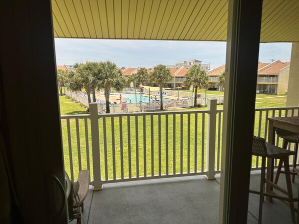 Lejlighed - 2 queensize-senge (10 F Two Bedroom Condo) | Interiør