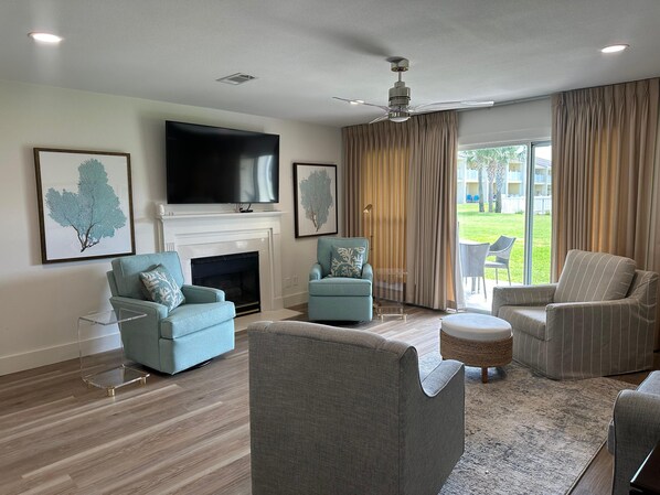 House, Multiple Beds (1A, Emerald Daydream) | Living area