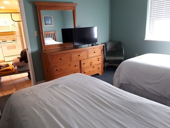 2 bedrooms, iron/ironing board, WiFi, bed sheets