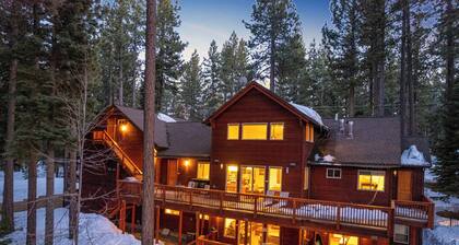Spacious 7-bedroom estate with hot tube and WiFi in delightful Lake Tahoe