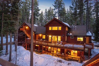 Spacious 7-bedroom estate with hot tube and WiFi in delightful Lake Tahoe