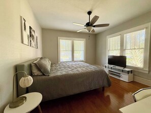 2 chambres, fer et planche à repasser, Wi-Fi, draps fournis