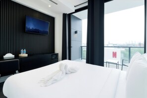 Skrivebord, skrivebord for bærbar PC og strykejern/-brett