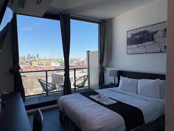 Desk, laptop workspace, iron/ironing board, free WiFi - Nova Hotel Brooklyn (Brooklyn)