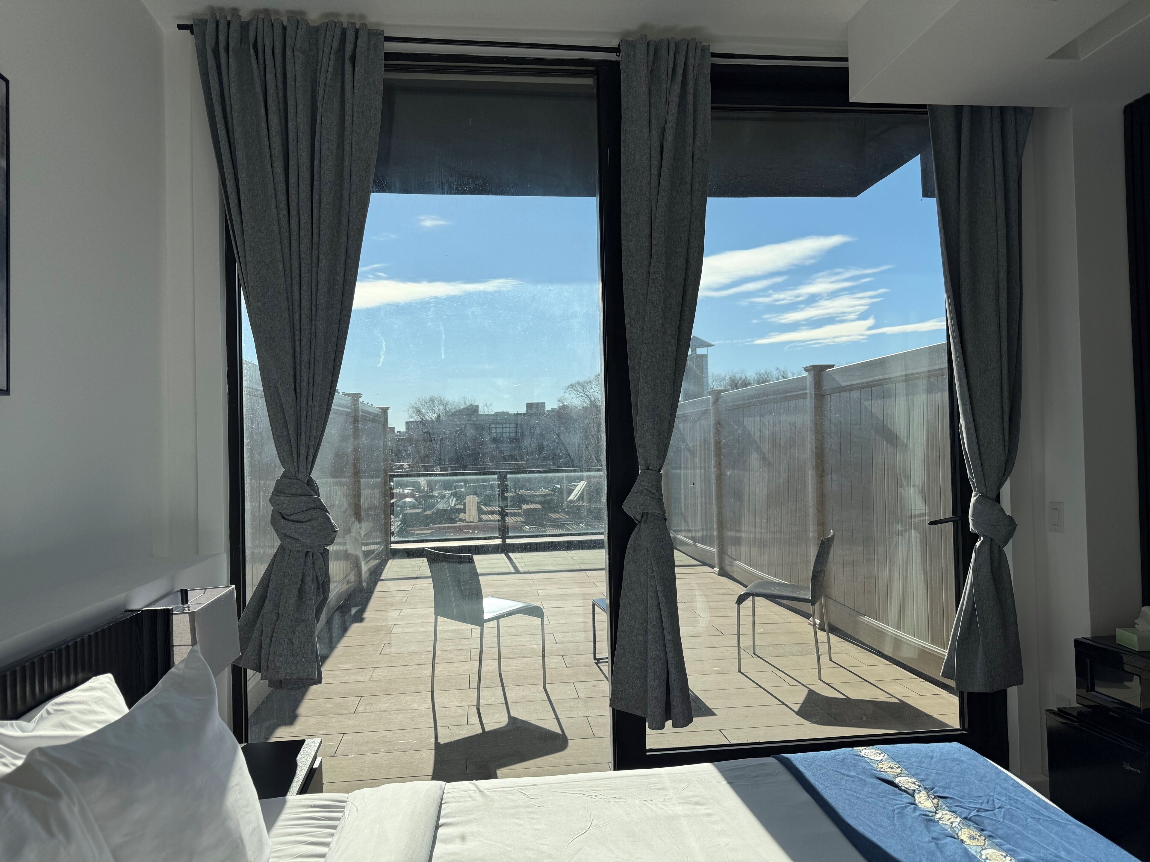 Rom – deluxe, balkong | Skrivebord, skrivebord for bærbar PC og strykejern/-brett