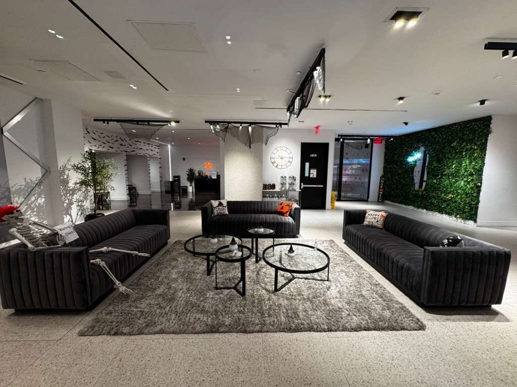 Lobby lounge