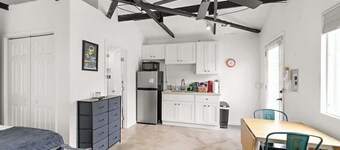 Cozy Guest Suite with Kitchenette Prime Location