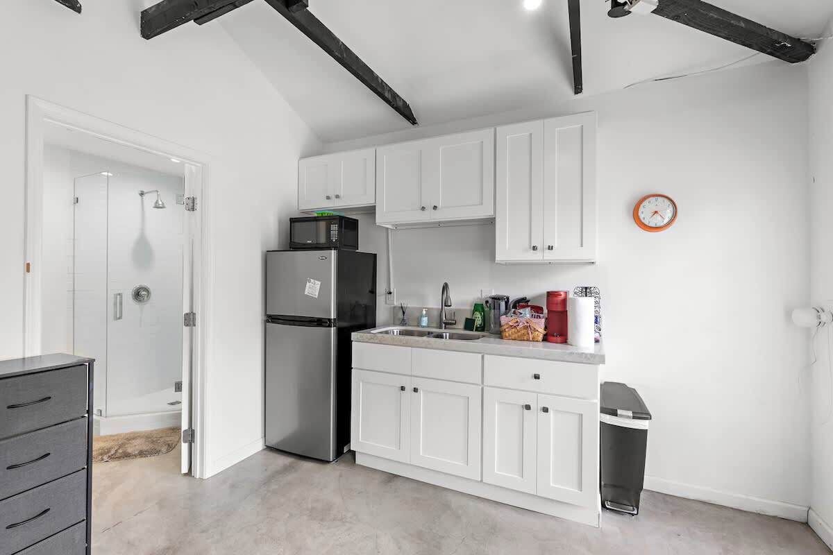 Fridge, microwave, stovetop, coffee/tea maker