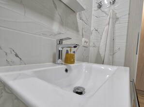 Shower, hair dryer, towels