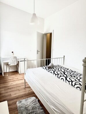 5 bedrooms, desk, iron/ironing board, travel cot