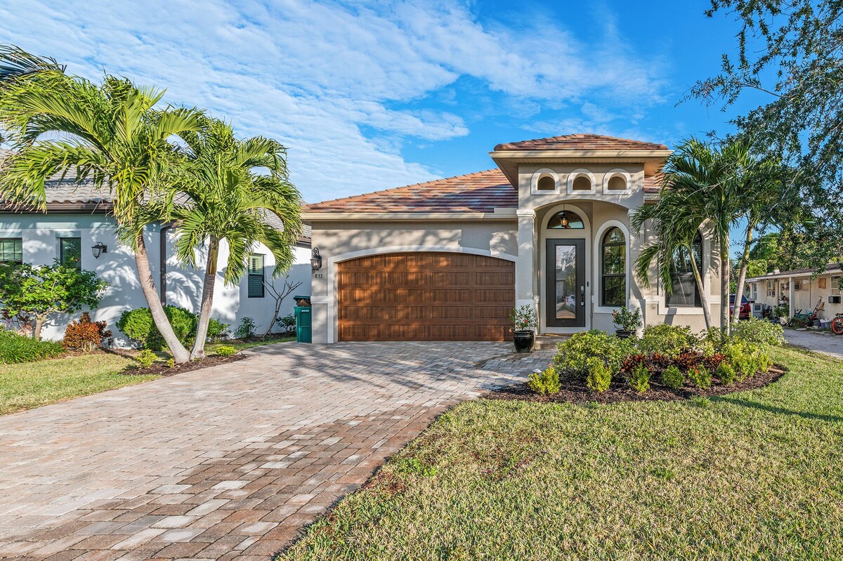 Photo 2 of Luxe Home 1 mile to Vanderbilt Beach, Pool & Spa, Pet Friendly
