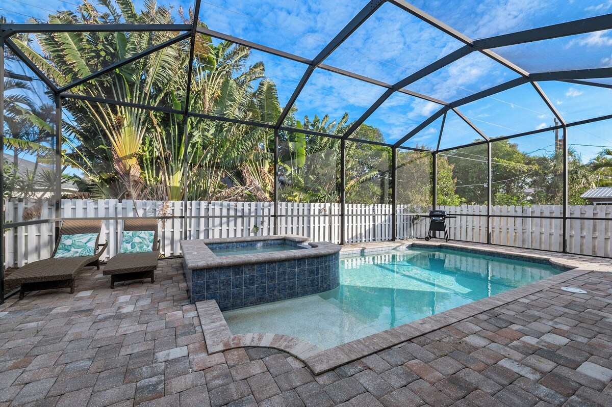Photo 5 of Luxe Home 1 mile to Vanderbilt Beach, Pool & Spa, Pet Friendly