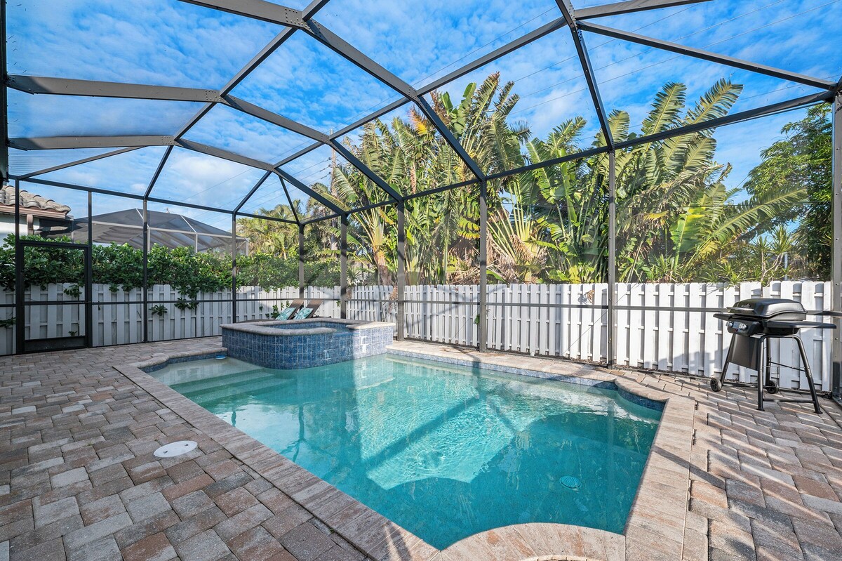 Photo 7 of Luxe Home 1 mile to Vanderbilt Beach, Pool & Spa, Pet Friendly