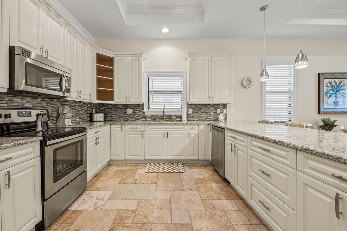 Photo 18 of Luxe Home 1 mile to Vanderbilt Beach, Pool & Spa, Pet Friendly