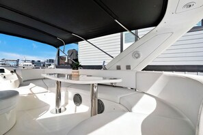 Outdoor spa tub - Luxury 50ft. Yacht Day Charter rental out of Downtown Wilmington, NC (Wilmington)