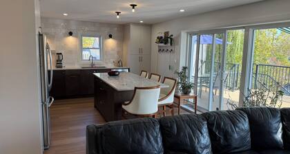 Charming one-bedroom Ausable View apartment centrally located in Grand Bend.