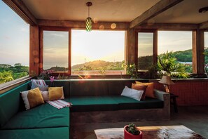 Living area - Casa Coyote; 7 bedrooms villa with 2 pools & ocean view (Puerto Ángel)