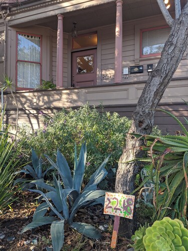 Sunny 1BR in Gorgeous Berkeley Victorian