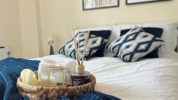 2 bedrooms, iron/ironing board, WiFi, bed sheets