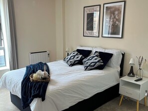 2 bedrooms, iron/ironing board, WiFi, bed sheets