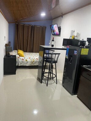1 chambre, fer et planche Ă repasser, Wi-Fi, draps fournis