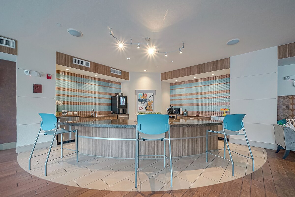 Photo 5 of Charming 2-bedroom apt with Top Notch Amenities, Walking distance to NRG & TMC