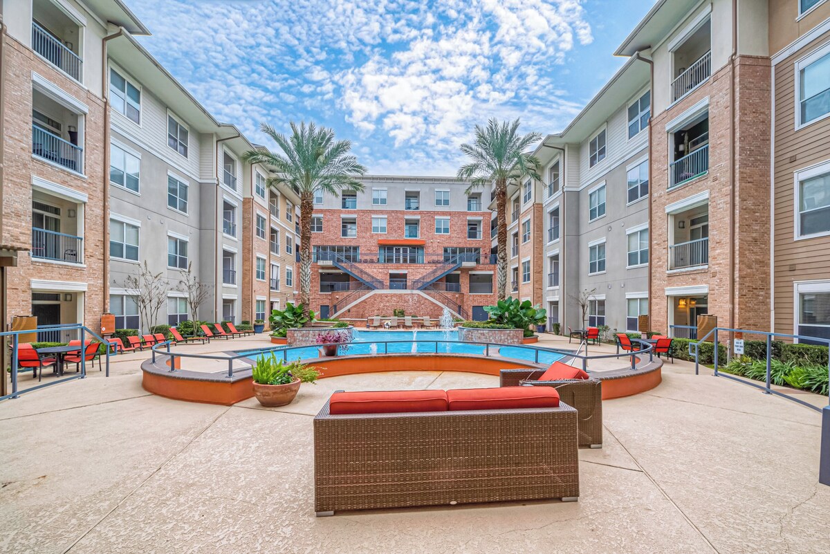 Photo 2 of Charming 2-bedroom apt with Top Notch Amenities, Walking distance to NRG & TMC