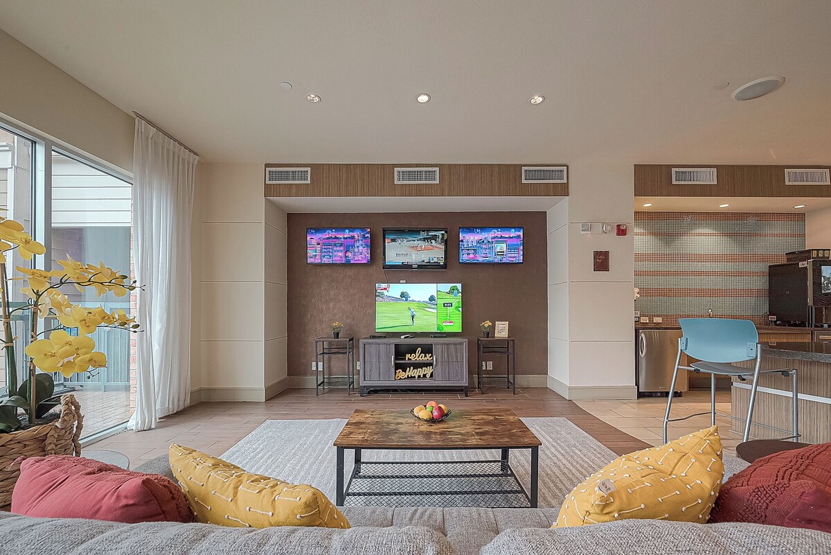 Photo 6 of Charming 2-bedroom apt with Top Notch Amenities, Walking distance to NRG & TMC
