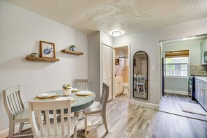 Dining - Half-Mi to Ocean: Cape Canaveral Beach Hideaway! (Cape Canaveral)