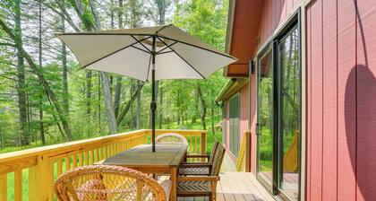 Lake Front Cottage with Loft in Narrowsburg!