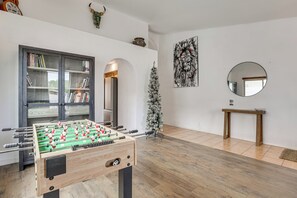 Games room - Swim, Play & Cookout! Family Home in Phoenix (Phoenix)