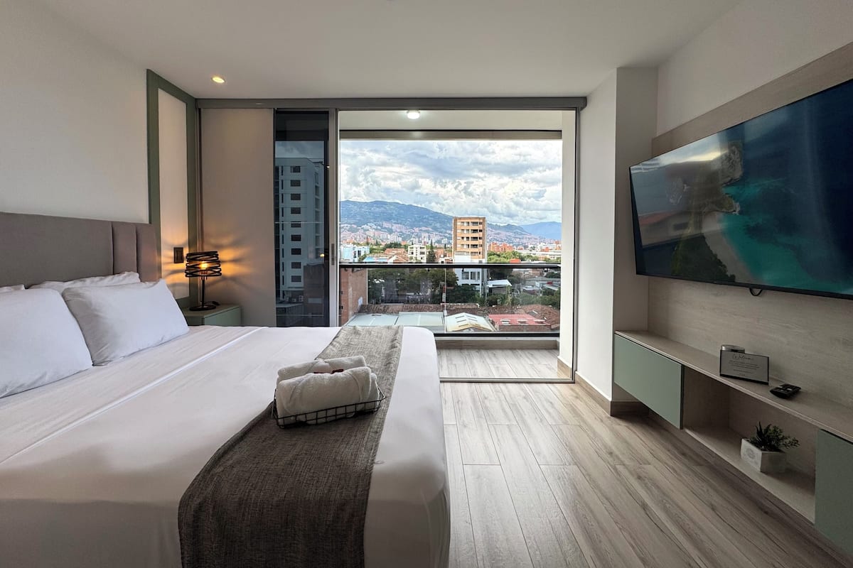 Estúdio luxo, sacada, vista para a cidade | 1 quarto, roupas de cama premium, Wi-Fi de cortesia, roupa de cama