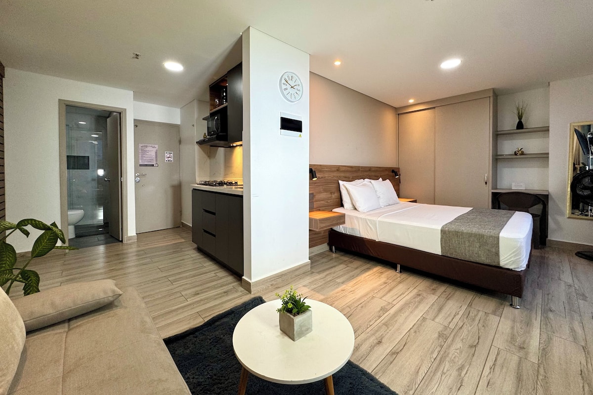 Estúdio luxo, 1 quarto, sacada, vista para a cidade | 1 quarto, roupas de cama premium, Wi-Fi de cortesia, roupa de cama