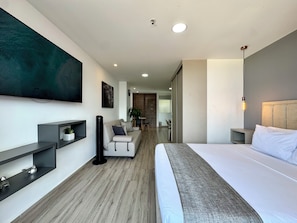 Deluxe Studio, 1 Bedroom, Balcony, City View | Premium bedding, free WiFi, bed sheets