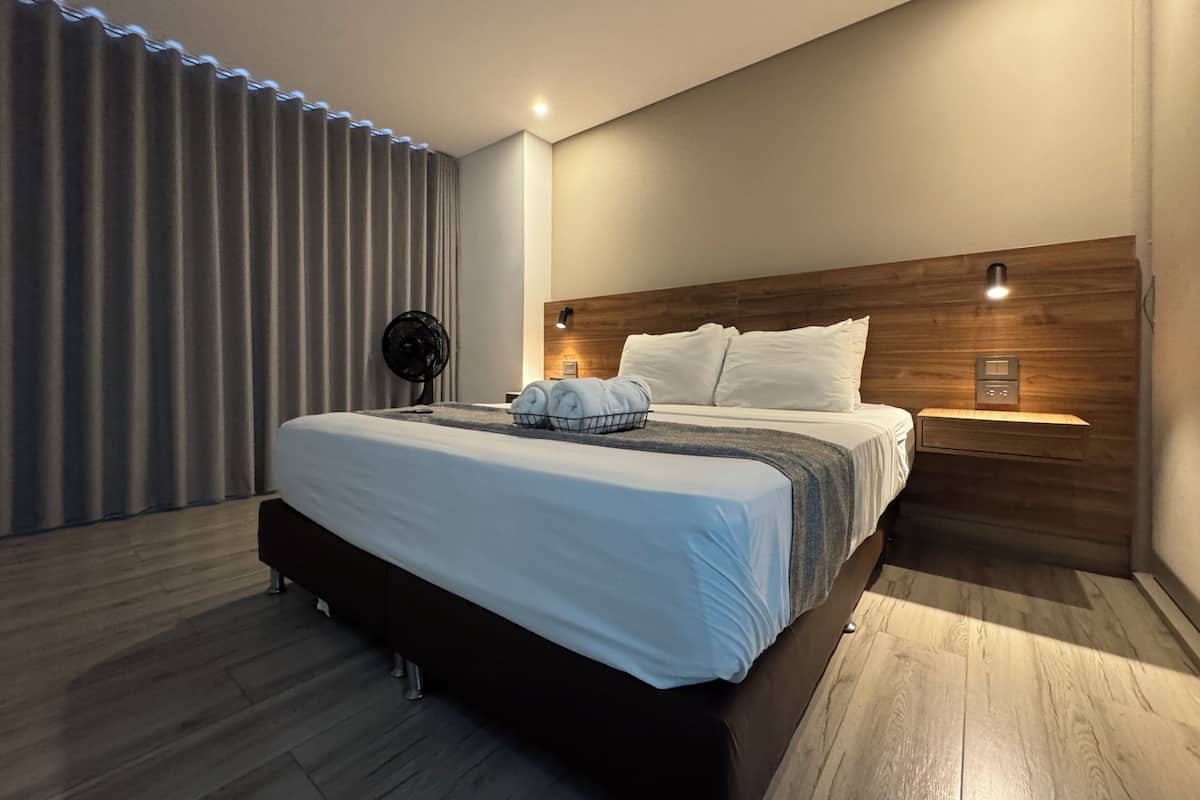 Estúdio luxo | 1 quarto, roupas de cama premium, Wi-Fi de cortesia, roupa de cama