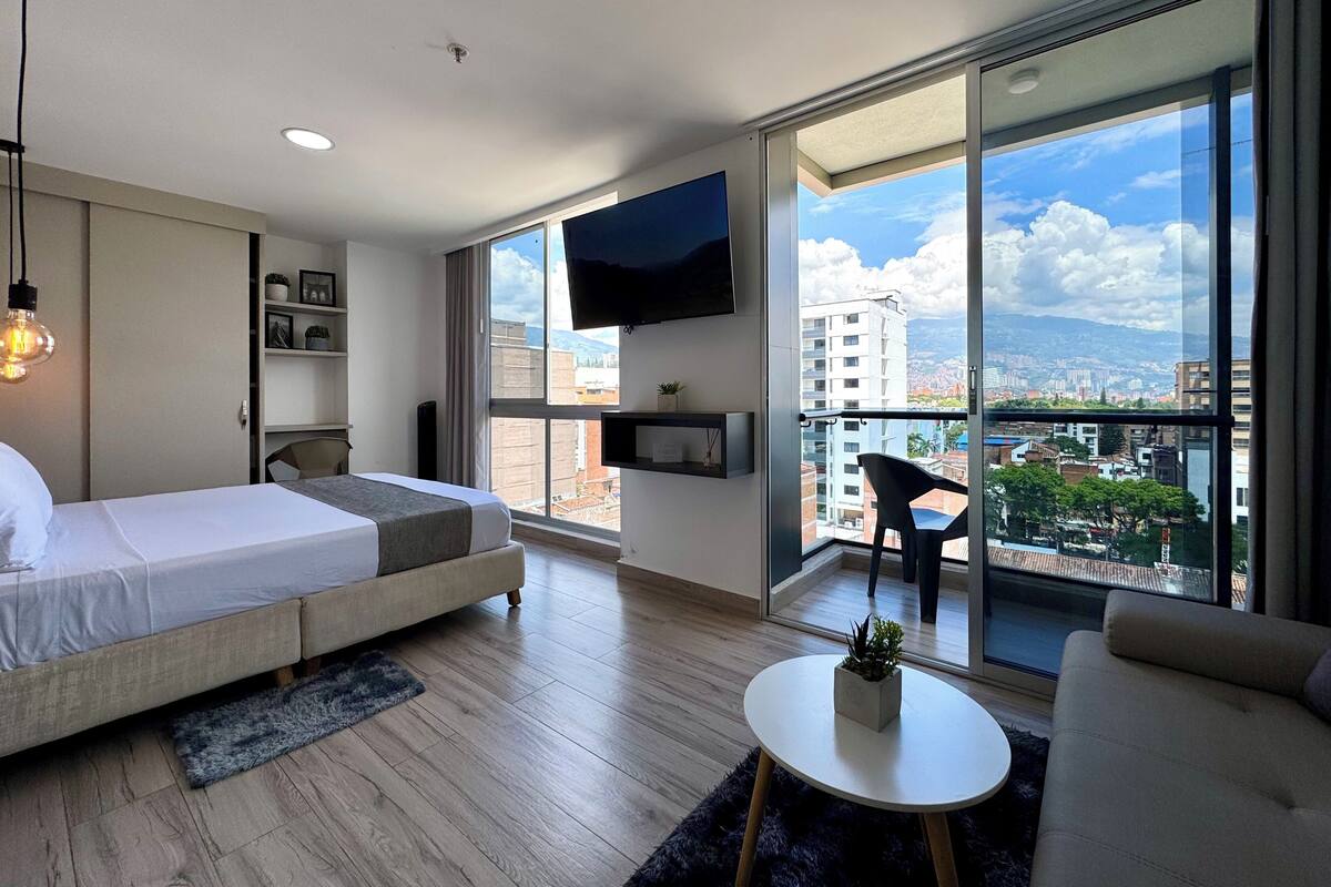Deluxe Studio, 1 Bedroom, Balcony, City View | Premium bedding, WiFi (free), bed sheets