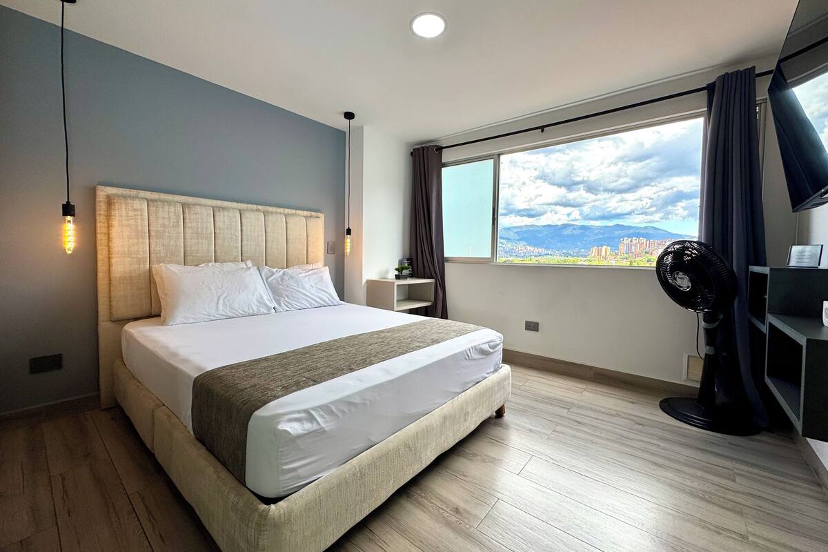 Deluxe Studio, 1 Bedroom, City View | Premium bedding, WiFi (free), bed sheets