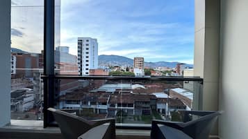 Estudio Deluxe, 1 habitación, balcón, vista a la ciudad | Balcón