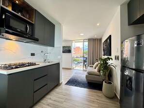 豪華開放式客房, 1 間臥室, 陽台 | 私人廚房 | 大型冰箱、微波爐、爐台、洗碗機