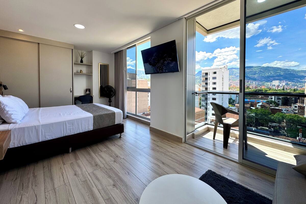 Deluxe Studio, 1 Bedroom, Balcony, City View | Premium bedding, WiFi (free), bed sheets
